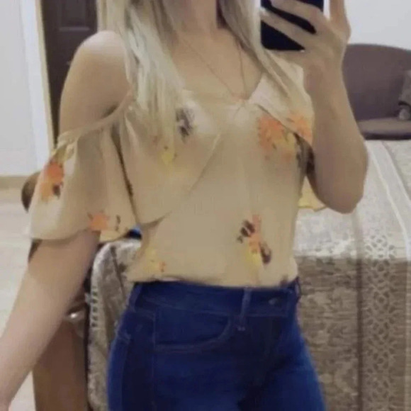 🌻 Madewell cold shoulder ruffle top - Picture 8 of 8